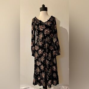 Chic Long Sleeve Floral/paisley Dress in Black, women’s size M